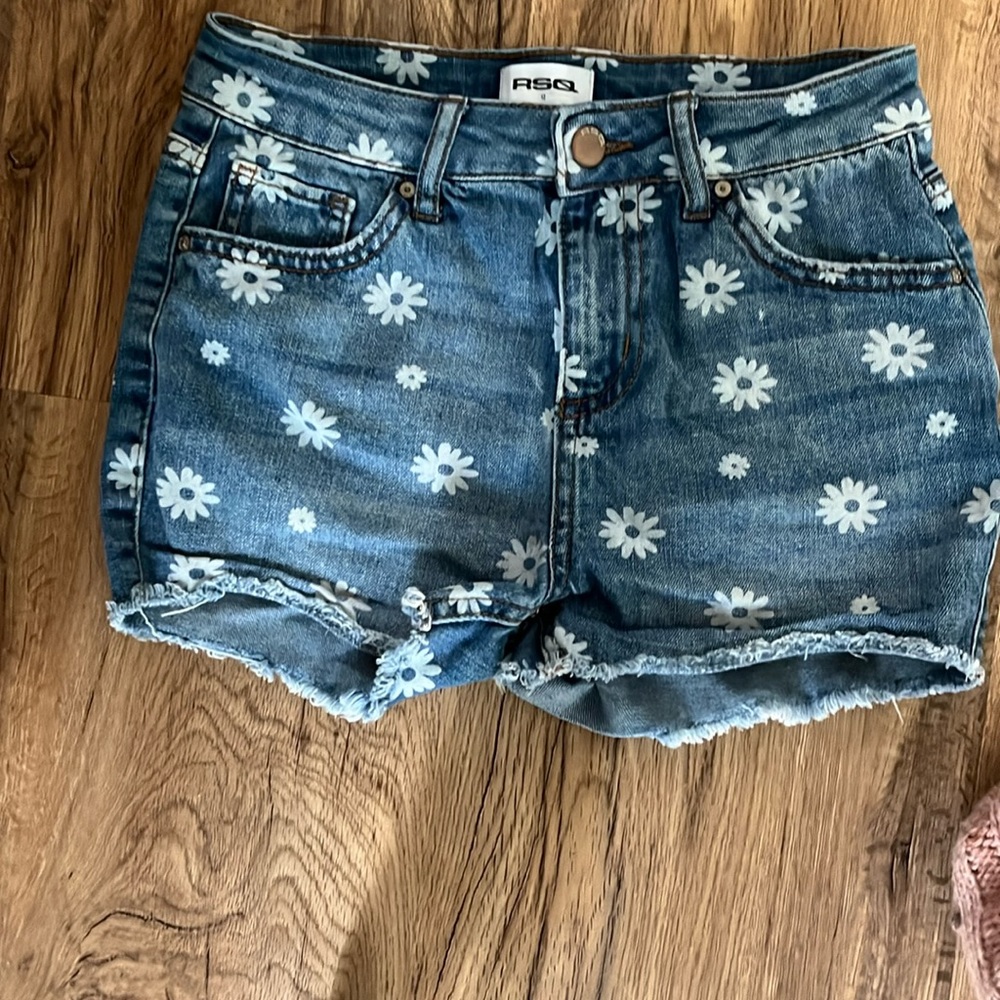 Girl’s jeans shorts